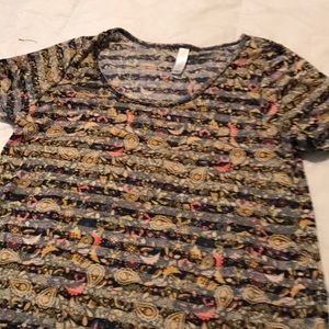 Euc lularoe tshirt size medium.